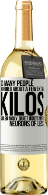 29,95 € Бесплатная доставка | Белое вино Издание WHITE Так много людей беспокоятся о нескольких лишних килограммах и так много тихих идиотов с меньшим количеством нейронов Белая этикетка. Настраиваемая этикетка Молодое вино Урожай 2024 Verdejo