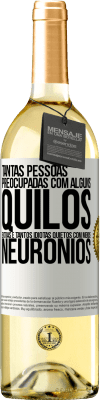 29,95 € Envio grátis | Vinho branco Edição WHITE Tantas pessoas preocupadas com alguns quilos extras e tantos idiotas quietos com menos neurônios Etiqueta Branca. Etiqueta personalizável Vinho jovem Colheita 2024 Verdejo