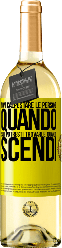 29,95 € Spedizione Gratuita | Vino bianco Edizione WHITE Non calpestare le persone quando sali, potresti trovarle quando scendi Etichetta Gialla. Etichetta personalizzabile Vino giovane Raccogliere 2024 Verdejo