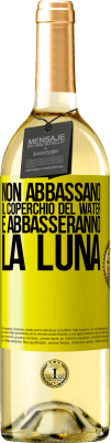 29,95 € Spedizione Gratuita | Vino bianco Edizione WHITE Non abbassano il coperchio del water e abbasseranno la luna Etichetta Gialla. Etichetta personalizzabile Vino giovane Raccogliere 2023 Verdejo