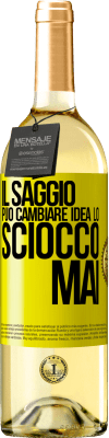 29,95 € Spedizione Gratuita | Vino bianco Edizione WHITE Il saggio può cambiare idea. Lo sciocco, mai Etichetta Gialla. Etichetta personalizzabile Vino giovane Raccogliere 2024 Verdejo
