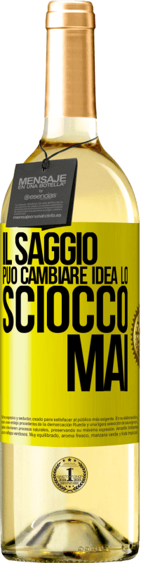 29,95 € Spedizione Gratuita | Vino bianco Edizione WHITE Il saggio può cambiare idea. Lo sciocco, mai Etichetta Gialla. Etichetta personalizzabile Vino giovane Raccogliere 2024 Verdejo