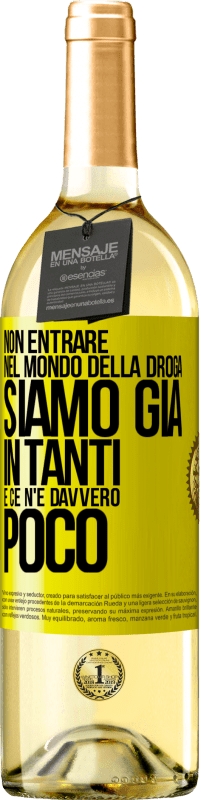 29,95 € Spedizione Gratuita | Vino bianco Edizione WHITE Non entrare nel mondo della droga ... Siamo già in tanti e ce n'è davvero poco Etichetta Gialla. Etichetta personalizzabile Vino giovane Raccogliere 2024 Verdejo