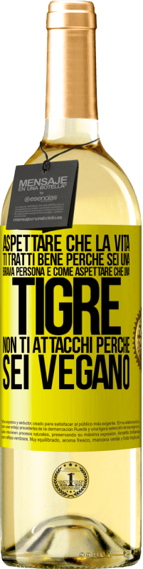 29,95 € Spedizione Gratuita | Vino bianco Edizione WHITE Aspettare che la vita ti tratti bene perché sei una brava persona è come aspettare che una tigre non ti attacchi perché sei Etichetta Gialla. Etichetta personalizzabile Vino giovane Raccogliere 2024 Verdejo