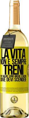 29,95 € Spedizione Gratuita | Vino bianco Edizione WHITE La vita non è sempre treni per salire, sono anche stazioni dove devi scendere Etichetta Gialla. Etichetta personalizzabile Vino giovane Raccogliere 2024 Verdejo