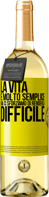 29,95 € Spedizione Gratuita | Vino bianco Edizione WHITE La vita è molto semplice, ma ci sforziamo di renderla difficile Etichetta Gialla. Etichetta personalizzabile Vino giovane Raccogliere 2024 Verdejo