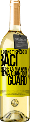 29,95 € Spedizione Gratuita | Vino bianco Edizione WHITE Un giorno ti spiego con baci perché la mia anima trema quando mi guardi Etichetta Gialla. Etichetta personalizzabile Vino giovane Raccogliere 2025 Verdejo