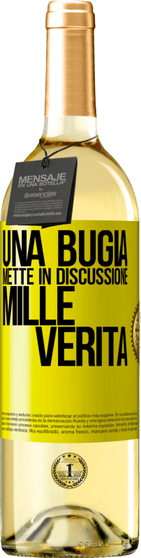 29,95 € Spedizione Gratuita | Vino bianco Edizione WHITE Una bugia mette in discussione mille verità Etichetta Gialla. Etichetta personalizzabile Vino giovane Raccogliere 2024 Verdejo