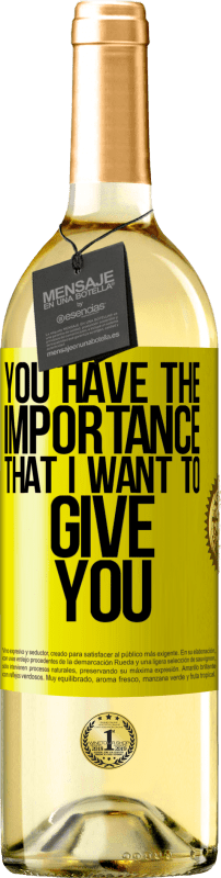 29,95 € 免费送货 | 白葡萄酒 WHITE版 你有我想给你的重要性 黄色标签. 可自定义的标签 青年酒 收成 2025 Verdejo
