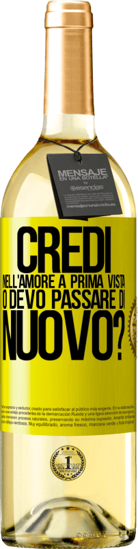 29,95 € Spedizione Gratuita | Vino bianco Edizione WHITE credi nell'amore a prima vista o devo passare di nuovo? Etichetta Gialla. Etichetta personalizzabile Vino giovane Raccogliere 2024 Verdejo