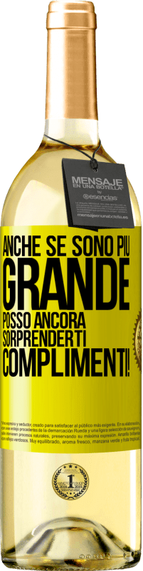 29,95 € Spedizione Gratuita | Vino bianco Edizione WHITE Anche se sono più grande, posso ancora sorprenderti. Complimenti! Etichetta Gialla. Etichetta personalizzabile Vino giovane Raccogliere 2024 Verdejo