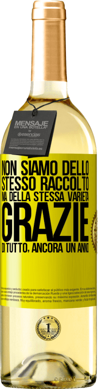 29,95 € Spedizione Gratuita | Vino bianco Edizione WHITE Non siamo dello stesso raccolto, ma della stessa varietà. Grazie di tutto, ancora un anno Etichetta Gialla. Etichetta personalizzabile Vino giovane Raccogliere 2025 Verdejo