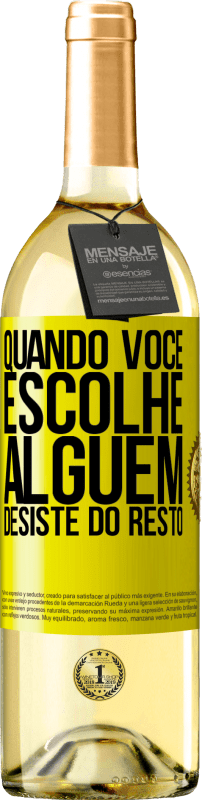 29,95 € Envio grátis | Vinho branco Edição WHITE Quando você escolhe alguém, desiste do resto Etiqueta Amarela. Etiqueta personalizável Vinho jovem Colheita 2025 Verdejo