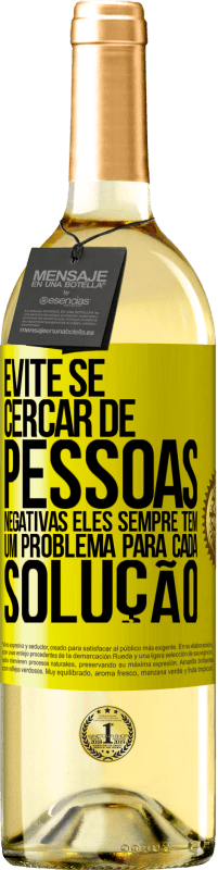 29,95 € Envio grátis | Vinho branco Edição WHITE Evite se cercar de pessoas negativas. Eles sempre têm um problema para cada solução Etiqueta Amarela. Etiqueta personalizável Vinho jovem Colheita 2024 Verdejo