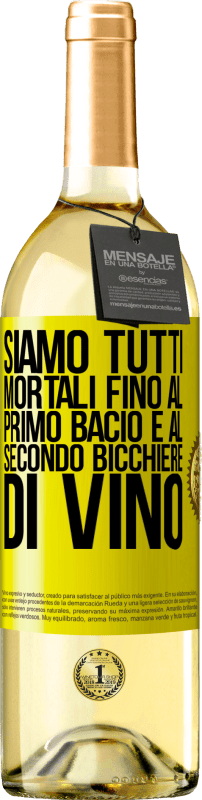 29,95 € Spedizione Gratuita | Vino bianco Edizione WHITE Siamo tutti mortali fino al primo bacio e al secondo bicchiere di vino Etichetta Gialla. Etichetta personalizzabile Vino giovane Raccogliere 2024 Verdejo