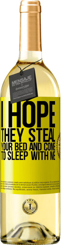 29,95 € 送料無料 | 白ワイン WHITEエディション 彼らがあなたのベッドを盗み、私と一緒に寝ることを願っています 黄色のラベル. カスタマイズ可能なラベル 若いワイン 収穫 2025 Verdejo