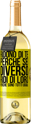 29,95 € Spedizione Gratuita | Vino bianco Edizione WHITE Ridono di te perché sei diverso. Ridi di loro, perché sono tutti uguali Etichetta Gialla. Etichetta personalizzabile Vino giovane Raccogliere 2023 Verdejo