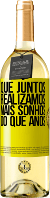 29,95 € Envio grátis | Vinho branco Edição WHITE Que juntos realizamos mais sonhos do que anos Etiqueta Amarela. Etiqueta personalizável Vinho jovem Colheita 2024 Verdejo