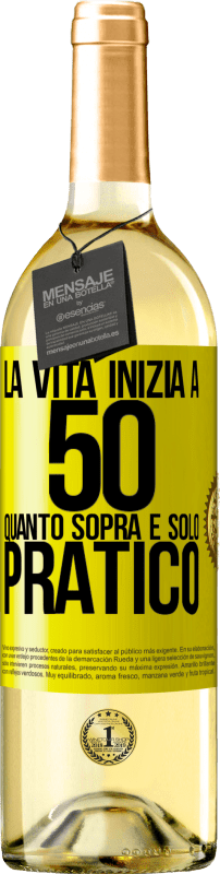 29,95 € Spedizione Gratuita | Vino bianco Edizione WHITE La vita inizia a 50 anni, quanto sopra è solo pratico Etichetta Gialla. Etichetta personalizzabile Vino giovane Raccogliere 2024 Verdejo