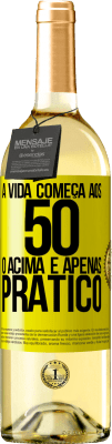 29,95 € Envio grátis | Vinho branco Edição WHITE A vida começa aos 50 anos, o acima é apenas prático Etiqueta Amarela. Etiqueta personalizável Vinho jovem Colheita 2024 Verdejo