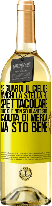 29,95 € Spedizione Gratuita | Vino bianco Edizione WHITE Se guardi il cielo e manchi la stella più spettacolare, giuro che non so quanto sono caduta di merda, ma sto bene Etichetta Gialla. Etichetta personalizzabile Vino giovane Raccogliere 2024 Verdejo