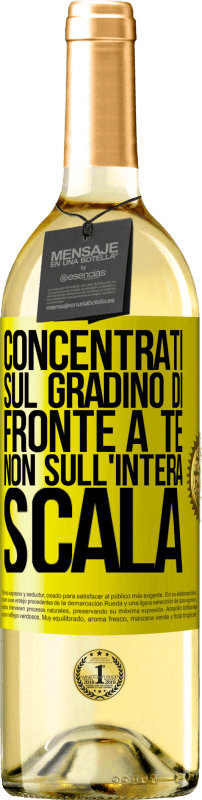 29,95 € Spedizione Gratuita | Vino bianco Edizione WHITE Concentrati sul gradino di fronte a te, non sull'intera scala Etichetta Gialla. Etichetta personalizzabile Vino giovane Raccogliere 2024 Verdejo