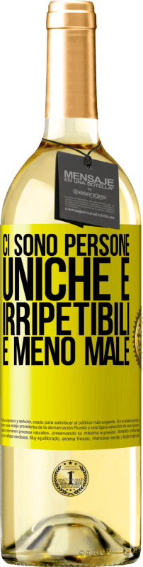 29,95 € Spedizione Gratuita | Vino bianco Edizione WHITE Ci sono persone uniche e irripetibili. E meno male Etichetta Gialla. Etichetta personalizzabile Vino giovane Raccogliere 2024 Verdejo