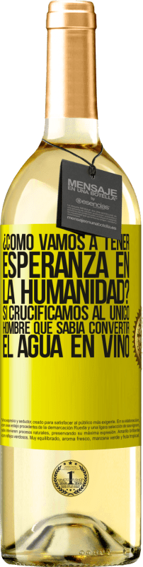 29,95 € Envío gratis | Vino Blanco Edición WHITE ¿Cómo vamos a tener esperanza en la humanidad? Si crucificamos al único hombre que sabía convertir el agua en vino Etiqueta Amarilla. Etiqueta personalizable Vino joven Cosecha 2024 Verdejo