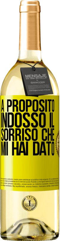 29,95 € Spedizione Gratuita | Vino bianco Edizione WHITE A proposito, indosso il sorriso che mi hai dato Etichetta Gialla. Etichetta personalizzabile Vino giovane Raccogliere 2024 Verdejo