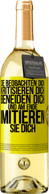 29,95 € Kostenloser Versand | Weißwein WHITE Ausgabe Sie beobachten dich, kritisieren dich, beneiden dich... und am Ende imitieren sie dich Gelbes Etikett. Anpassbares Etikett Junger Wein Ernte 2024 Verdejo