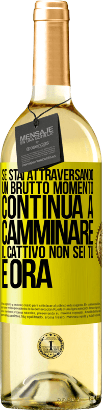 29,95 € Spedizione Gratuita | Vino bianco Edizione WHITE Se stai attraversando un brutto momento, continua a camminare. Il cattivo non sei tu, è ora Etichetta Gialla. Etichetta personalizzabile Vino giovane Raccogliere 2024 Verdejo