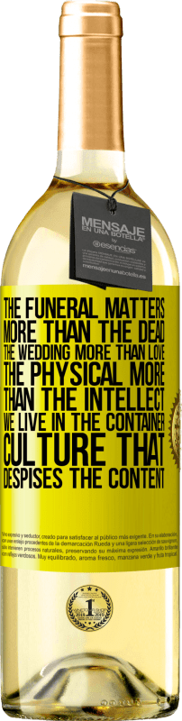 29,95 € Free Shipping | White Wine WHITE Edition The funeral matters more than the dead, the wedding more than love, the physical more than the intellect. We live in the Yellow Label. Customizable label Young wine Harvest 2022 Verdejo