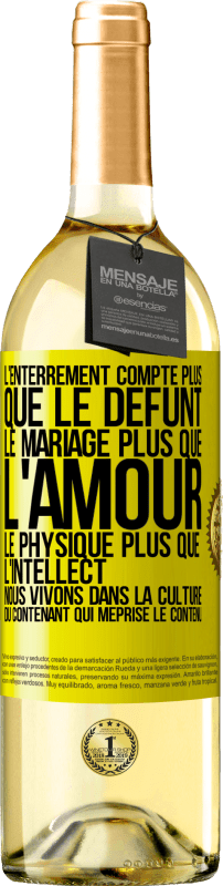 29,95 € Envoi gratuit | Vin blanc Édition WHITE L'enterrement compte plus que le défunt, le mariage plus que l'amour, le physique plus que l'intellect. Nous vivons dans la cult Étiquette Jaune. Étiquette personnalisable Vin jeune Récolte 2024 Verdejo