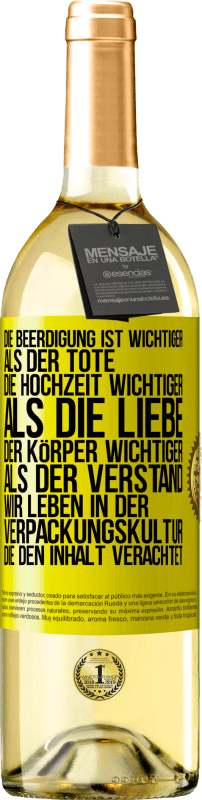 29,95 € Kostenloser Versand | Weißwein WHITE Ausgabe Die Beerdigung ist wichtiger als der Tote, die Hochzeit wichtiger als die Liebe, der Körper wichtiger als der Verstand. Wir lebe Gelbes Etikett. Anpassbares Etikett Junger Wein Ernte 2024 Verdejo