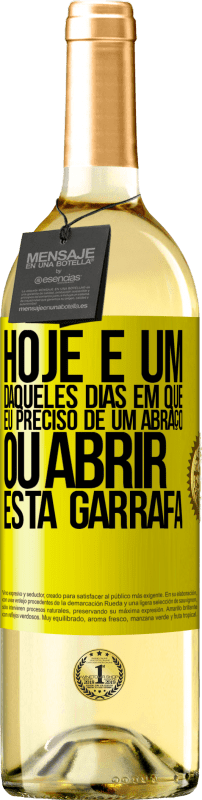 29,95 € Envio grátis | Vinho branco Edição WHITE Hoje é um daqueles dias em que eu preciso de um abraço, ou abrir esta garrafa Etiqueta Amarela. Etiqueta personalizável Vinho jovem Colheita 2024 Verdejo