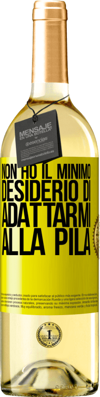 29,95 € Spedizione Gratuita | Vino bianco Edizione WHITE Non ho il minimo desiderio di adattarmi alla pila Etichetta Gialla. Etichetta personalizzabile Vino giovane Raccogliere 2024 Verdejo