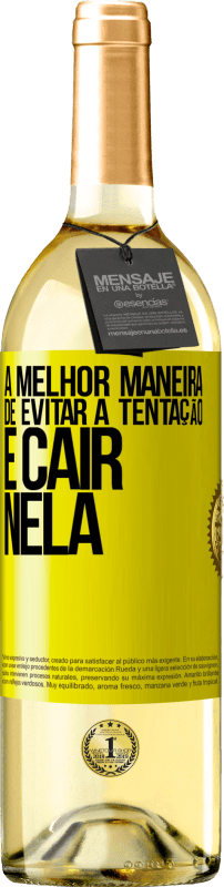 29,95 € Envio grátis | Vinho branco Edição WHITE A melhor maneira de evitar a tentação é cair nela Etiqueta Amarela. Etiqueta personalizável Vinho jovem Colheita 2024 Verdejo