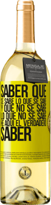 29,95 € Envío gratis | Vino Blanco Edición WHITE Saber que se sabe lo que se sabe y que no se sabe lo que no se sabe he aquí el verdadero saber Etiqueta Amarilla. Etiqueta personalizable Vino joven Cosecha 2025 Verdejo