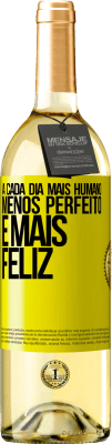 29,95 € Envio grátis | Vinho branco Edição WHITE A cada dia mais humano, menos perfeito e mais feliz Etiqueta Amarela. Etiqueta personalizável Vinho jovem Colheita 2024 Verdejo