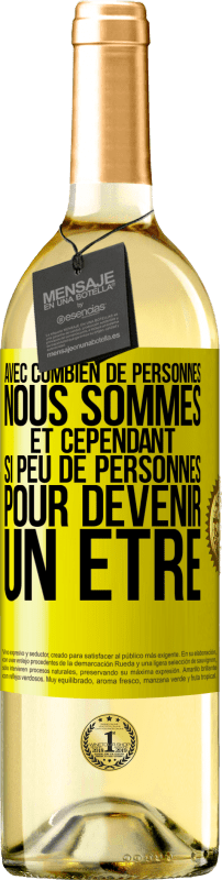 29,95 € Envoi gratuit | Vin blanc Édition WHITE Avec combien de personnes nous sommes et cependant si peu de personnes pour devenir un être Étiquette Jaune. Étiquette personnalisable Vin jeune Récolte 2024 Verdejo