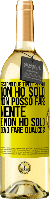 29,95 € Spedizione Gratuita | Vino bianco Edizione WHITE Esistono due tipi di persone. Non ho soldi, non posso fare niente e Non ho soldi, devo fare qualcosa Etichetta Gialla. Etichetta personalizzabile Vino giovane Raccogliere 2024 Verdejo