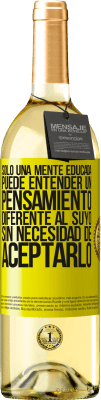 29,95 € Envío gratis | Vino Blanco Edición WHITE Sólo una mente educada puede entender un pensamiento diferente al suyo sin necesidad de aceptarlo Etiqueta Amarilla. Etiqueta personalizable Vino joven Cosecha 2025 Verdejo