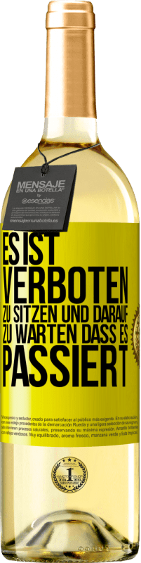 29,95 € Kostenloser Versand | Weißwein WHITE Ausgabe Es ist verboten zu sitzen und darauf zu warten, dass es passiert Gelbes Etikett. Anpassbares Etikett Junger Wein Ernte 2024 Verdejo