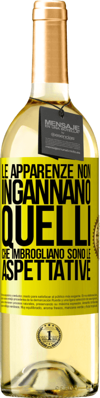 29,95 € Spedizione Gratuita | Vino bianco Edizione WHITE Le apparenze non ingannano. Quelli che imbrogliano sono le aspettative Etichetta Gialla. Etichetta personalizzabile Vino giovane Raccogliere 2024 Verdejo