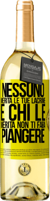 29,95 € Spedizione Gratuita | Vino bianco Edizione WHITE Nessuno merita le tue lacrime e chi le merita non ti farà piangere Etichetta Gialla. Etichetta personalizzabile Vino giovane Raccogliere 2024 Verdejo