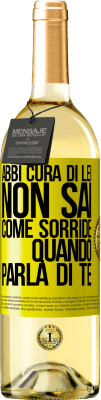 29,95 € Spedizione Gratuita | Vino bianco Edizione WHITE Abbi cura di lei. Non sai come sorride quando parla di te Etichetta Gialla. Etichetta personalizzabile Vino giovane Raccogliere 2023 Verdejo