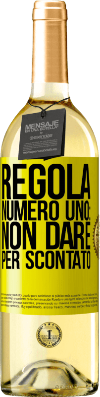 29,95 € Spedizione Gratuita | Vino bianco Edizione WHITE Regola numero uno: non dare per scontato Etichetta Gialla. Etichetta personalizzabile Vino giovane Raccogliere 2024 Verdejo