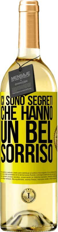 29,95 € Spedizione Gratuita | Vino bianco Edizione WHITE Ci sono segreti che hanno un bel sorriso Etichetta Gialla. Etichetta personalizzabile Vino giovane Raccogliere 2024 Verdejo