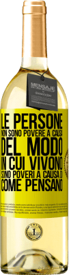 29,95 € Spedizione Gratuita | Vino bianco Edizione WHITE Le persone non sono povere a causa del modo in cui vivono. È povero a causa di come pensa Etichetta Gialla. Etichetta personalizzabile Vino giovane Raccogliere 2024 Verdejo