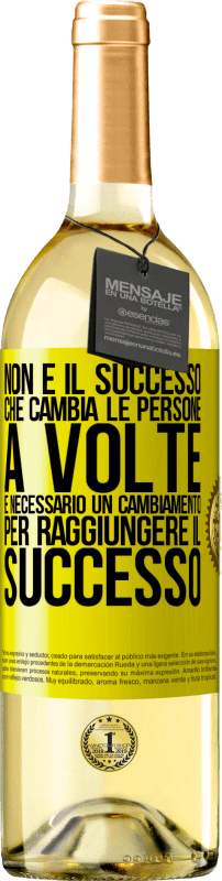 29,95 € Spedizione Gratuita | Vino bianco Edizione WHITE Non è il successo che cambia le persone. A volte è necessario un cambiamento per raggiungere il successo Etichetta Gialla. Etichetta personalizzabile Vino giovane Raccogliere 2024 Verdejo